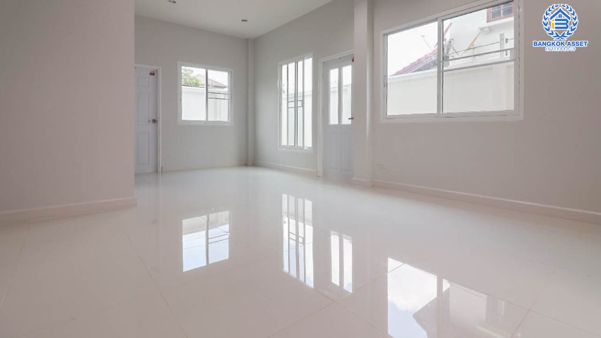 *****บ้านเดี่ยวมือสองย่านกรุงเทพมหานคร ม.ซอยลาดพร้าว25 ลาดพร้าว เนื้อที่ 34 ตร.ว. ฟังก์ชัน 3 ห้องนอน 3 ห้องน้ำ 2 ที่จอดรถ สภาพมือ 1 สร้างใหม่ไม่เคยอยู่ บนทำเลดี เชื่อมต่อหลายเส้นทาง ใกล้รถไฟฟ้าสายสีน้ำเงิน "สถานีลาดพร้าว" และทางด่วน "ศรีรัช" จองเลย!